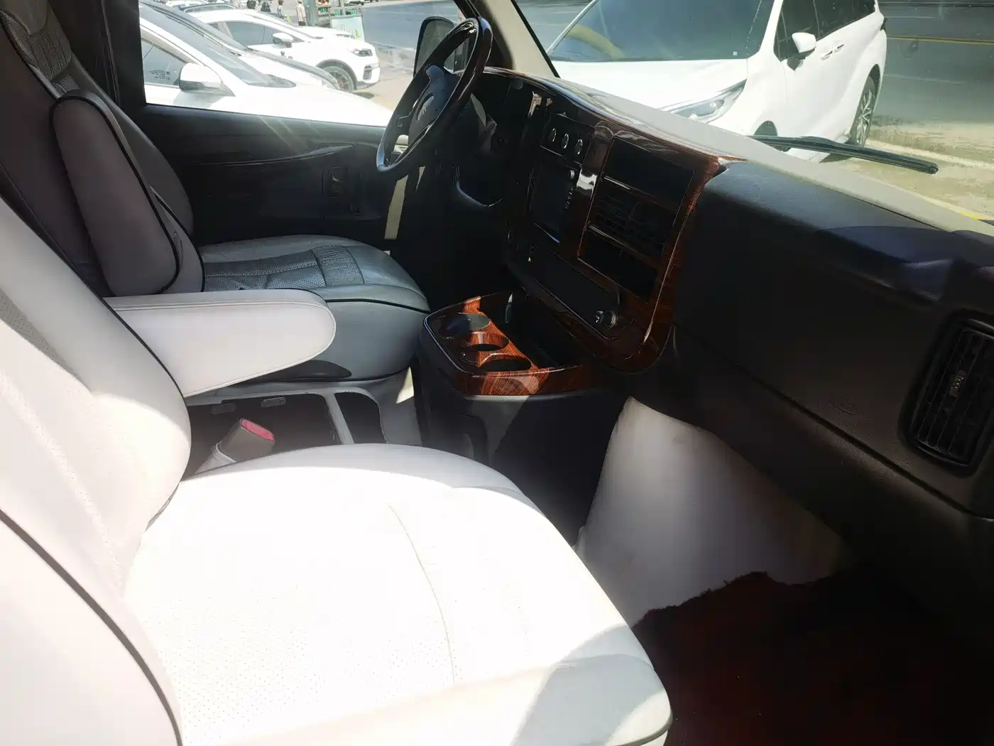 GMC Savana 2012 2011 6.0L Business Star 10-seater
