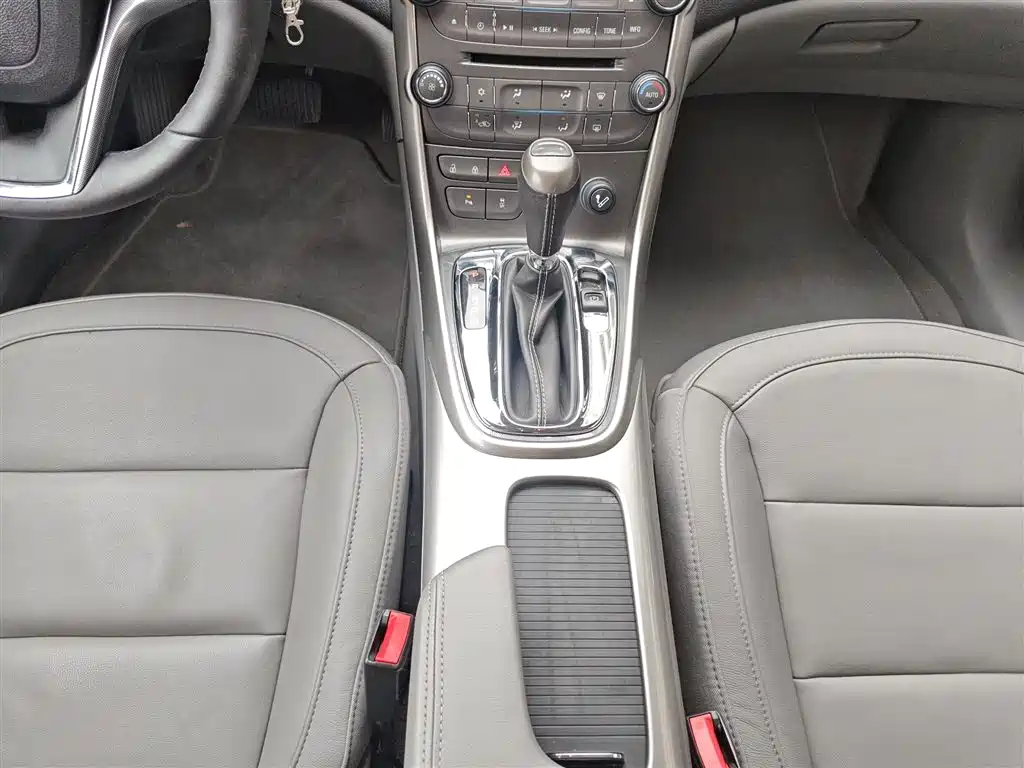 Chevrolet Malibu 2014 2.0L Automatic Luxury фото 10