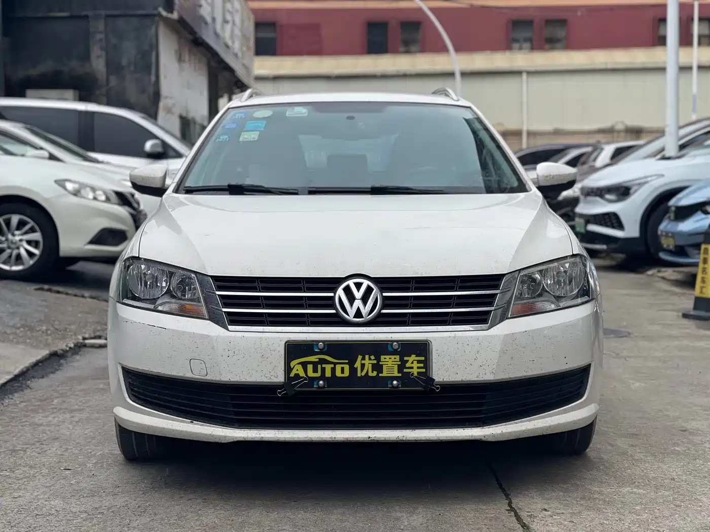 Volkswagen Lavida Tour 2013 1.6L Automatic Trend Style фото 2