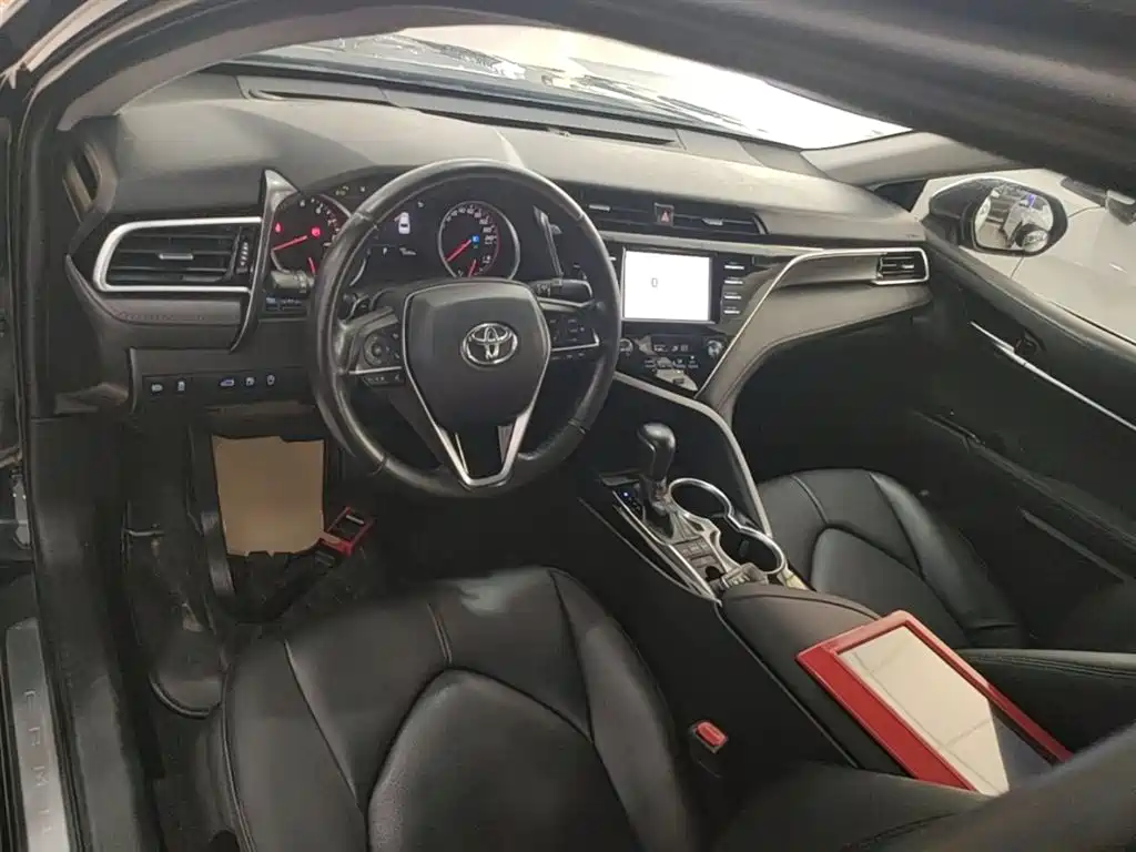 Toyota Camry 2018 2.0S Sport Edition фото 10