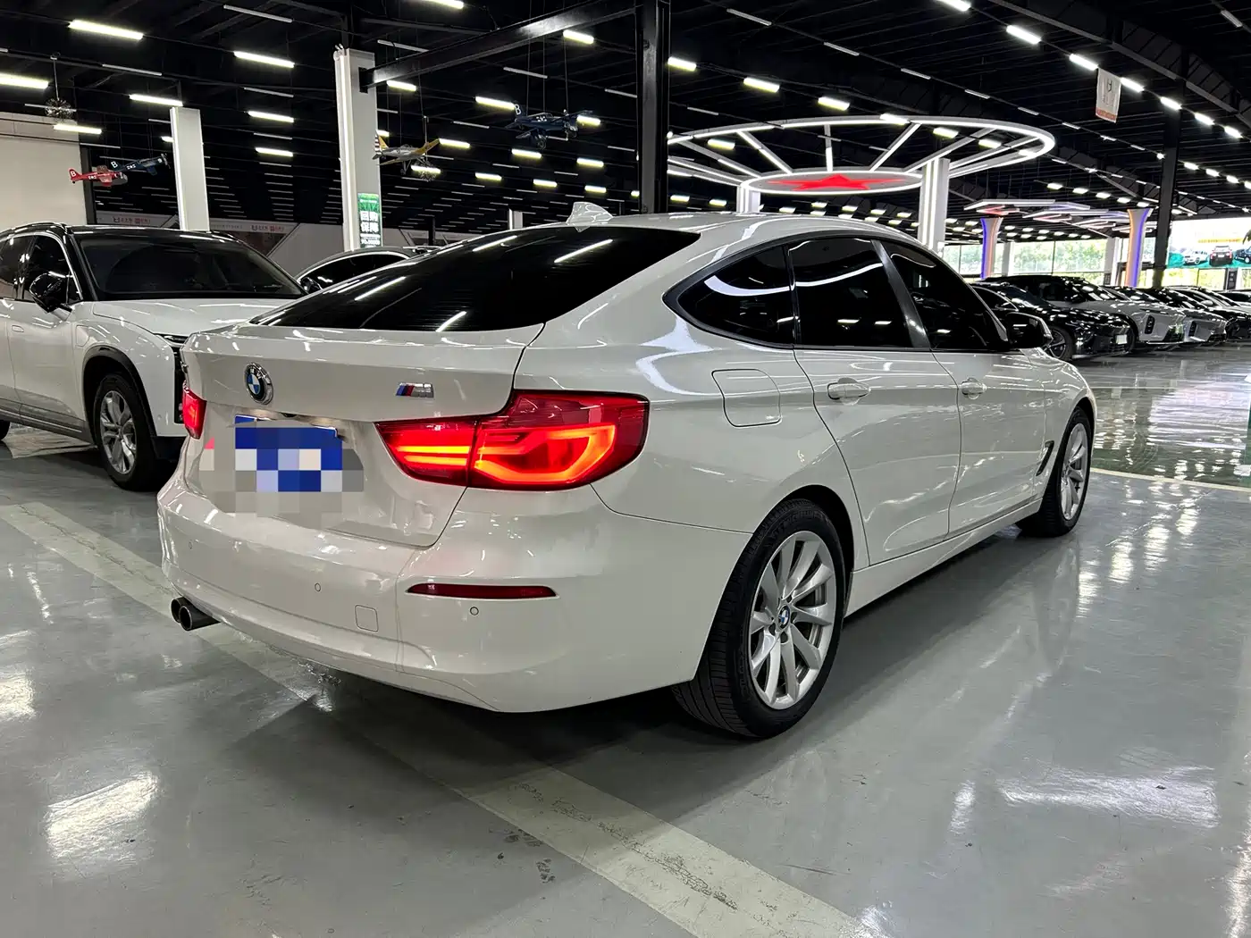 BMW 3 Series GT 2018 320i Fashion фото 2
