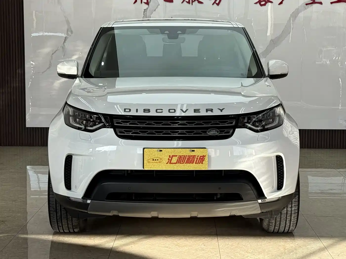 Land Rover Discovery 2017 3.0 SC V6 SE фото 2