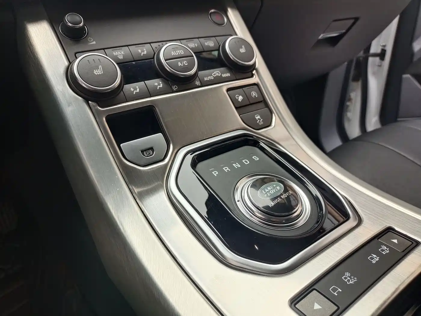 Land Rover Range Rover Evoque 2017 2.0T SE Smart Shine Edition фото 9