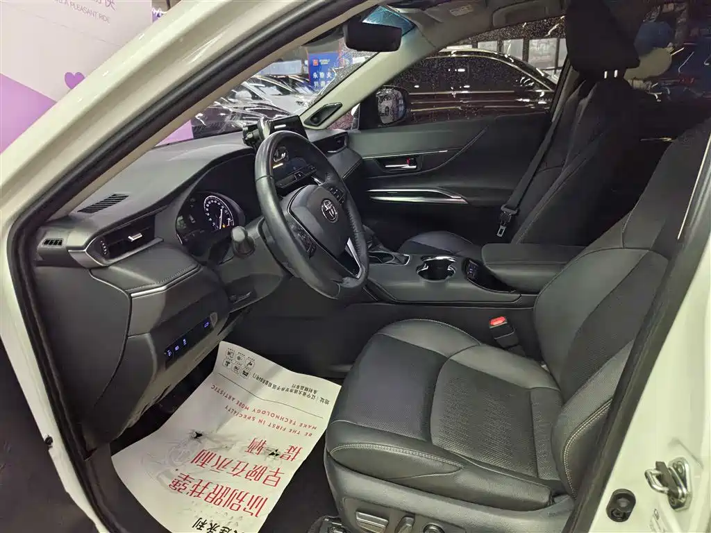 Toyota Venza 2022 2.0L CVT 2WD Premium фото 10