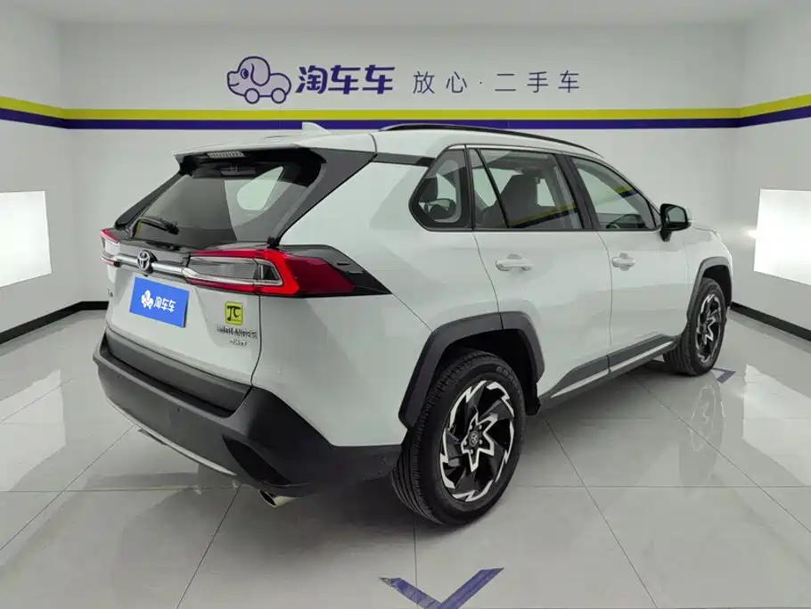 Фото 3 - Toyota Wildlander