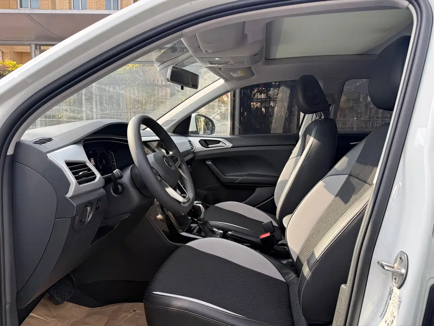 Volkswagen Tanying 2021 1.5L Automatic Smart Connect Edition фото 3