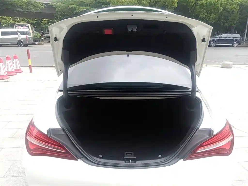 Mercedes-Benz CLA (Import) 2017 Facelift CLA 200 Style фото 19