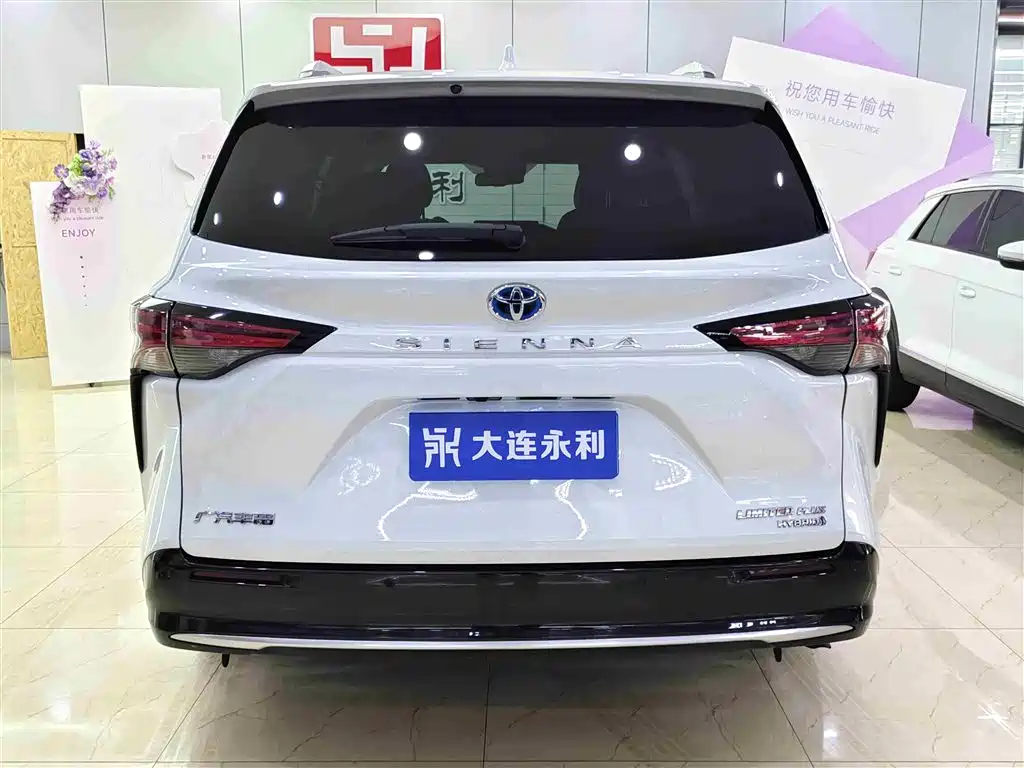 Toyota Sienna 2021 2.5L Hybrid Ultimate Edition фото 5