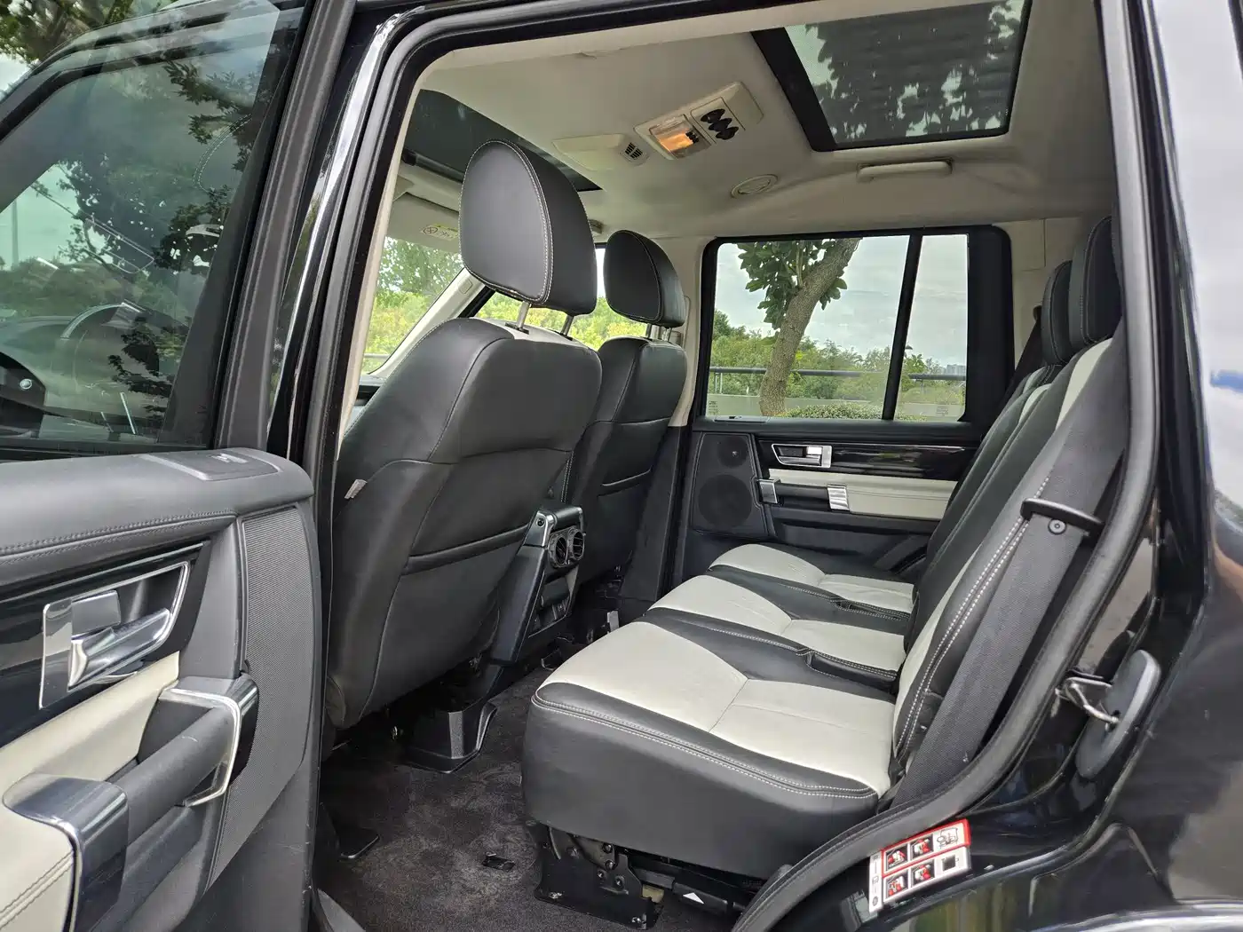 Land Rover Discovery 2014 3.0 SC V6 XXV Edition фото 11