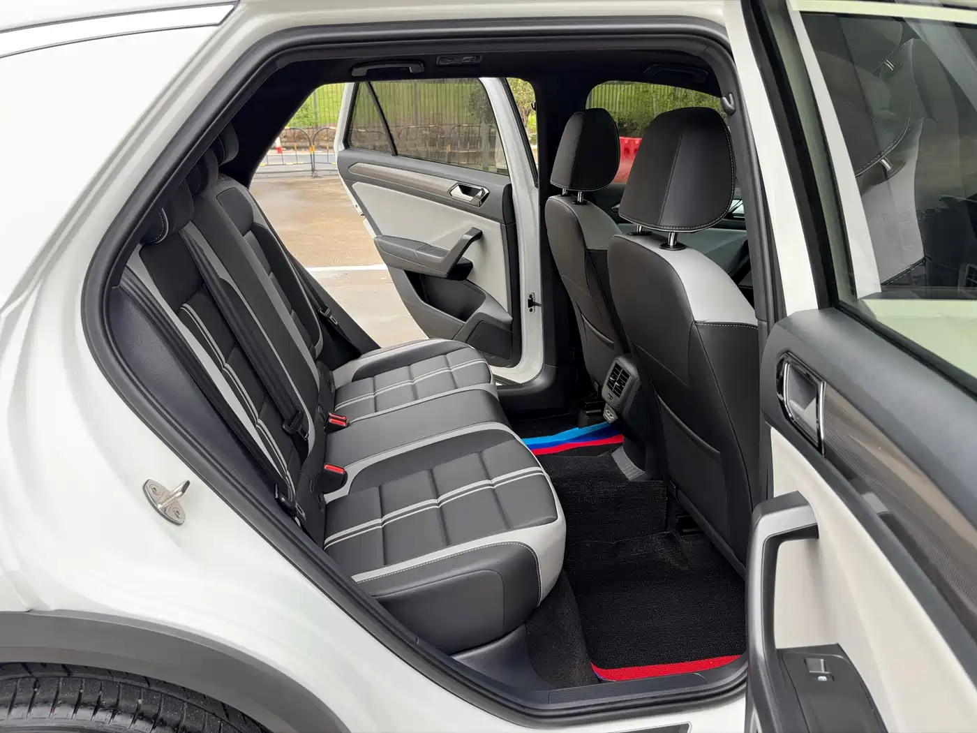 Volkswagen T-ROC 2025 300TSI DSG 2WD Dawn Edition фото 10