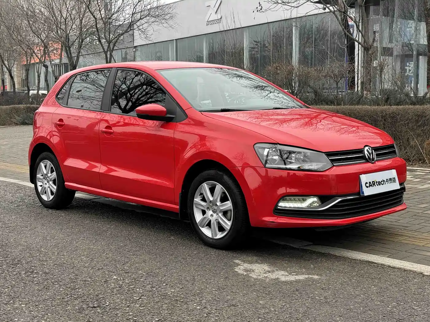 Volkswagen Polo 2014 1.4L Manual Trend Edition фото 3