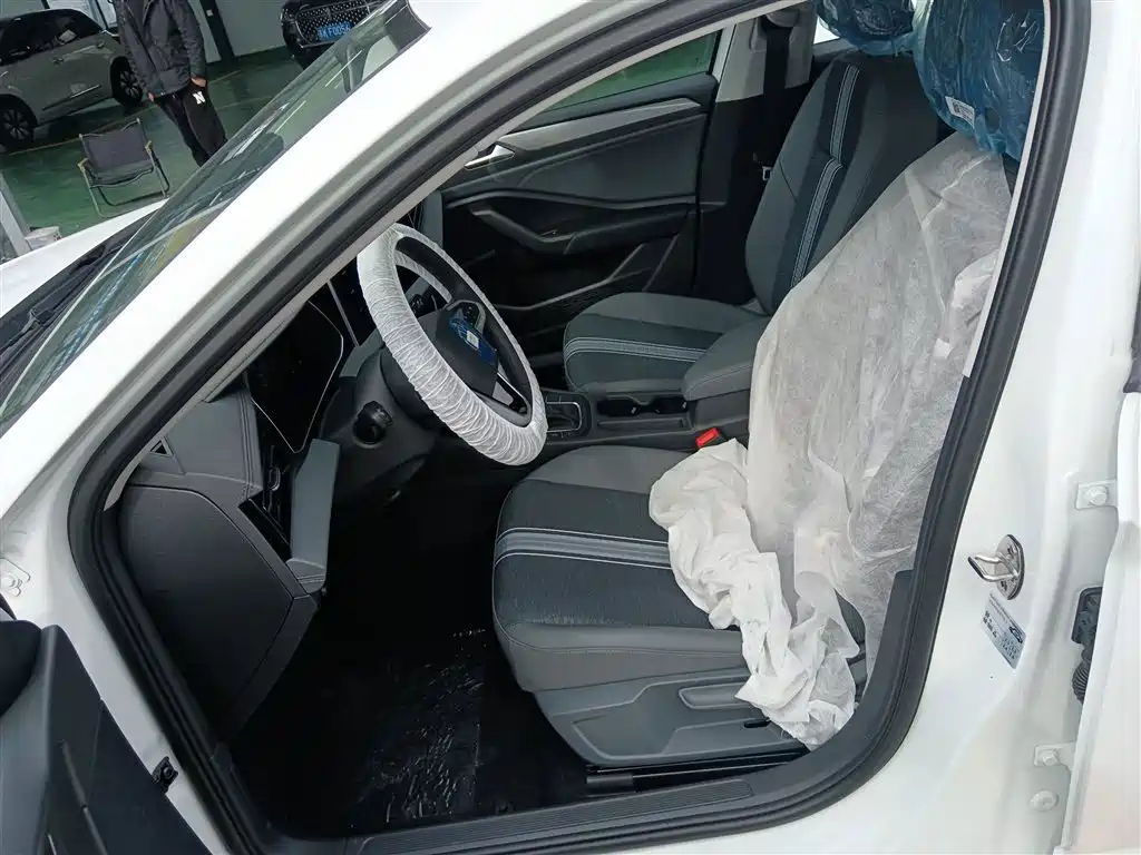Volkswagen Sagitar 2025 Model Year Facelift 200TSI DSG Soaring Edition фото 14