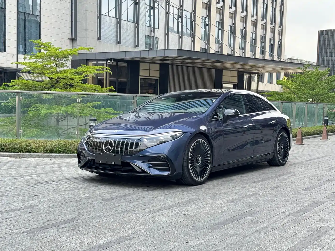 MERCEDES-BENZ EQS AMG