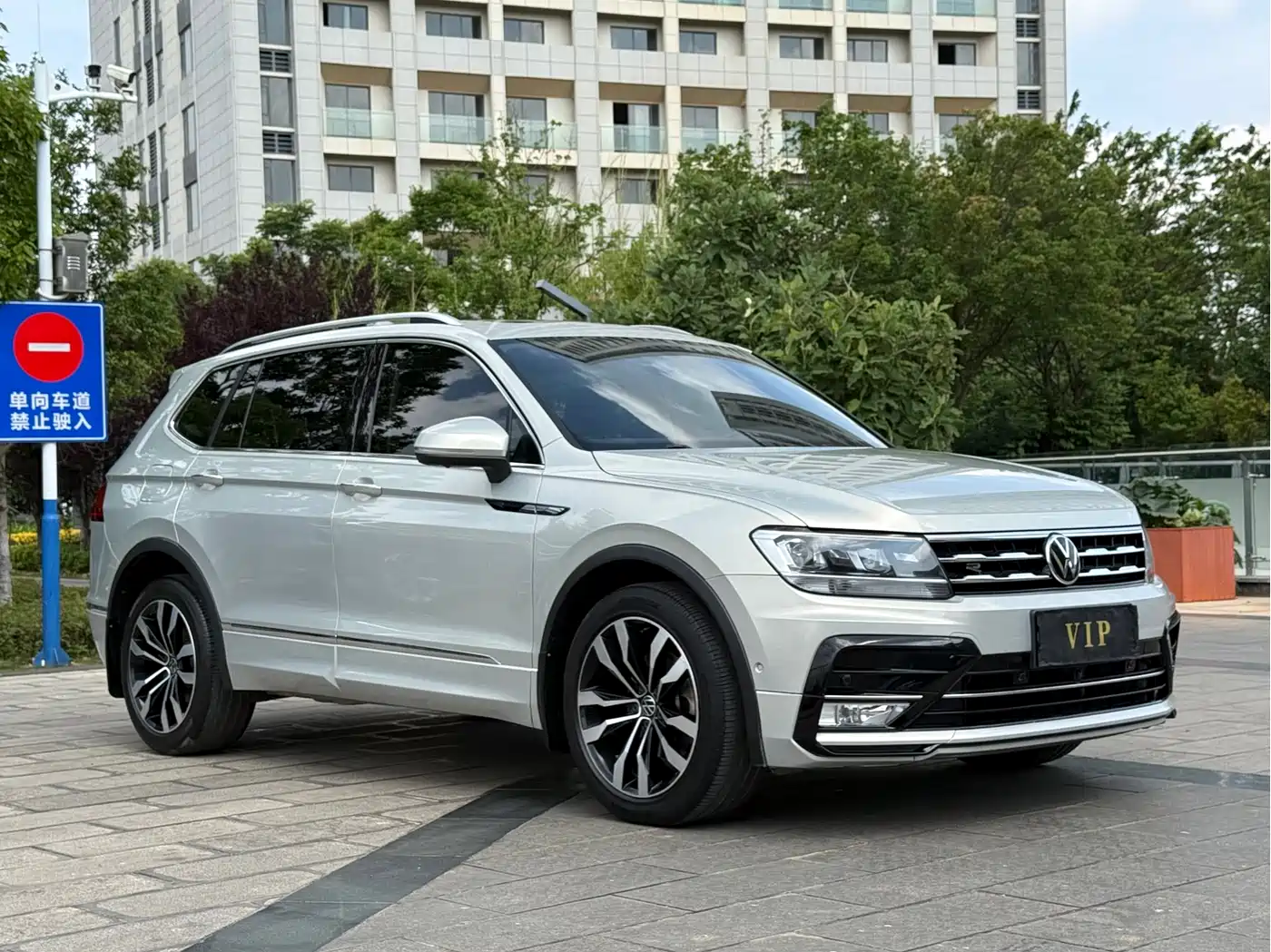 Volkswagen Tiguan L 2021 330TSI Automatic 2WD R-Line Premium фото 3