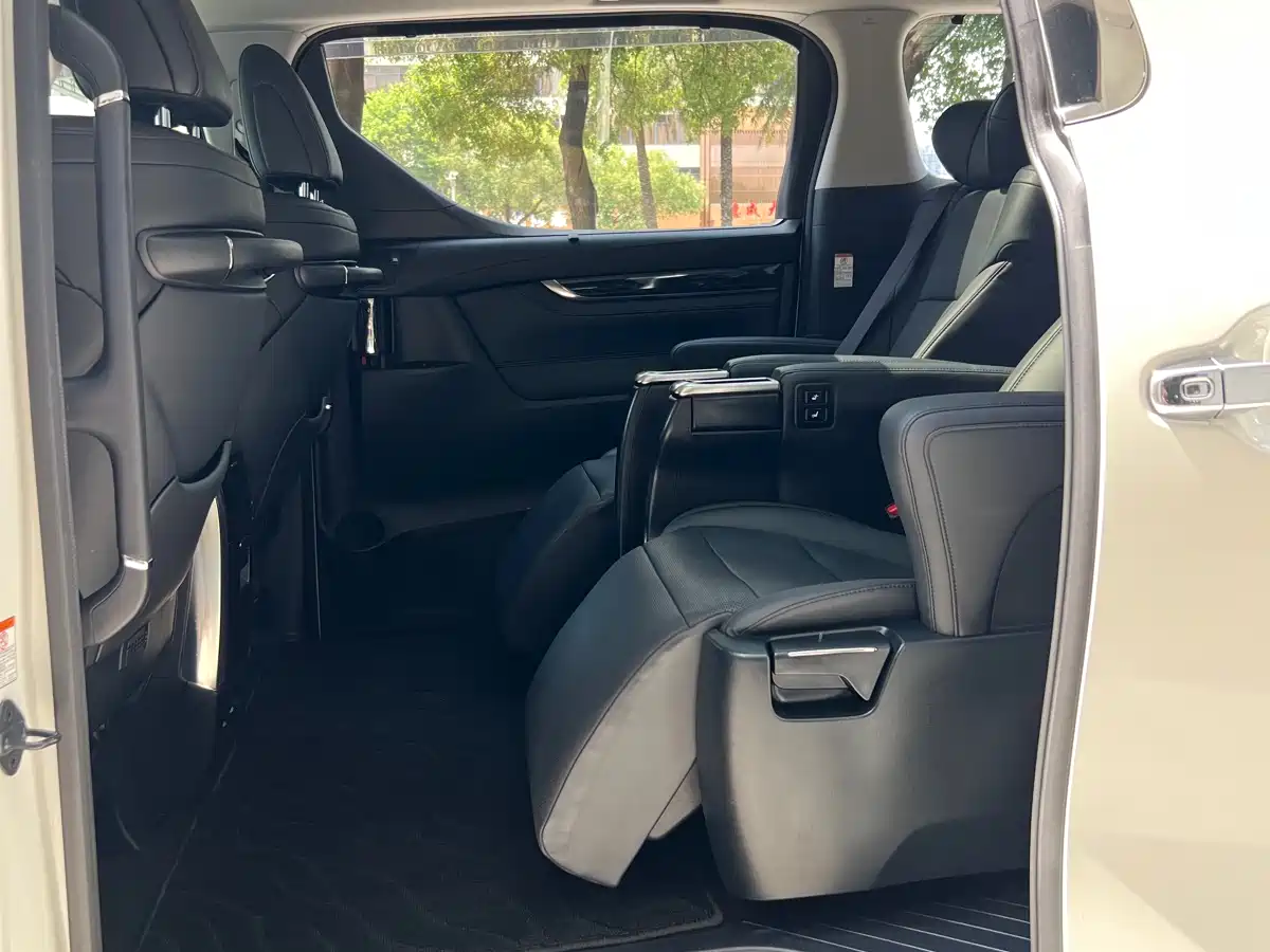 Toyota Vellfire фото 22