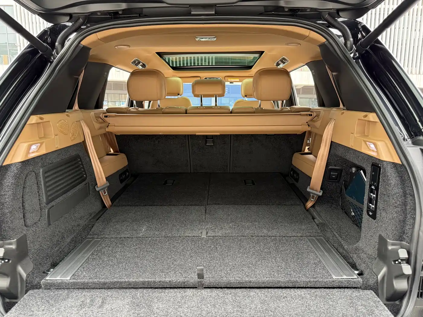 Land Rover Range Rover 2023 3.0 L6 400PS Golden Age 7-Seater Long Wheelbase фото 28
