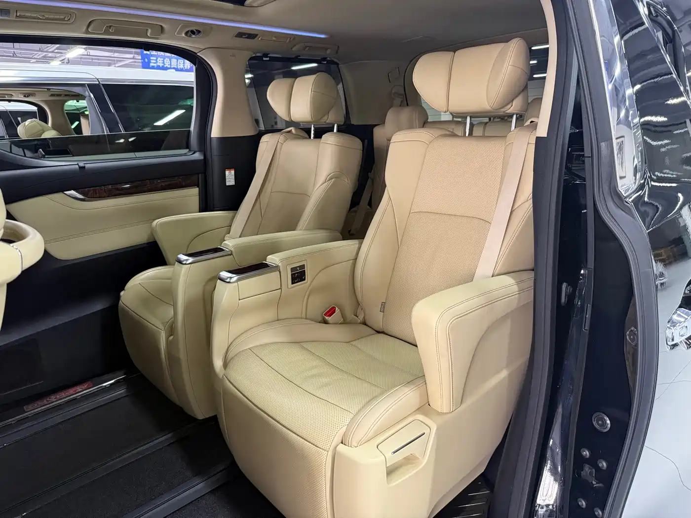 Toyota Alphard 2018 Facelift 3.5L Luxury Edition фото 3