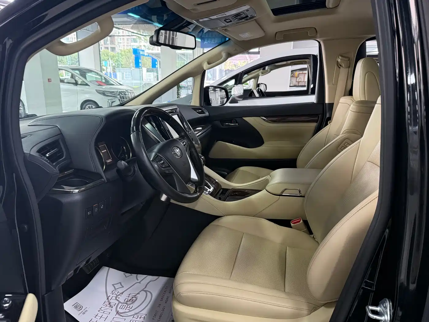Toyota Alphard 2018 Facelift 3.5L Luxury Edition фото 2