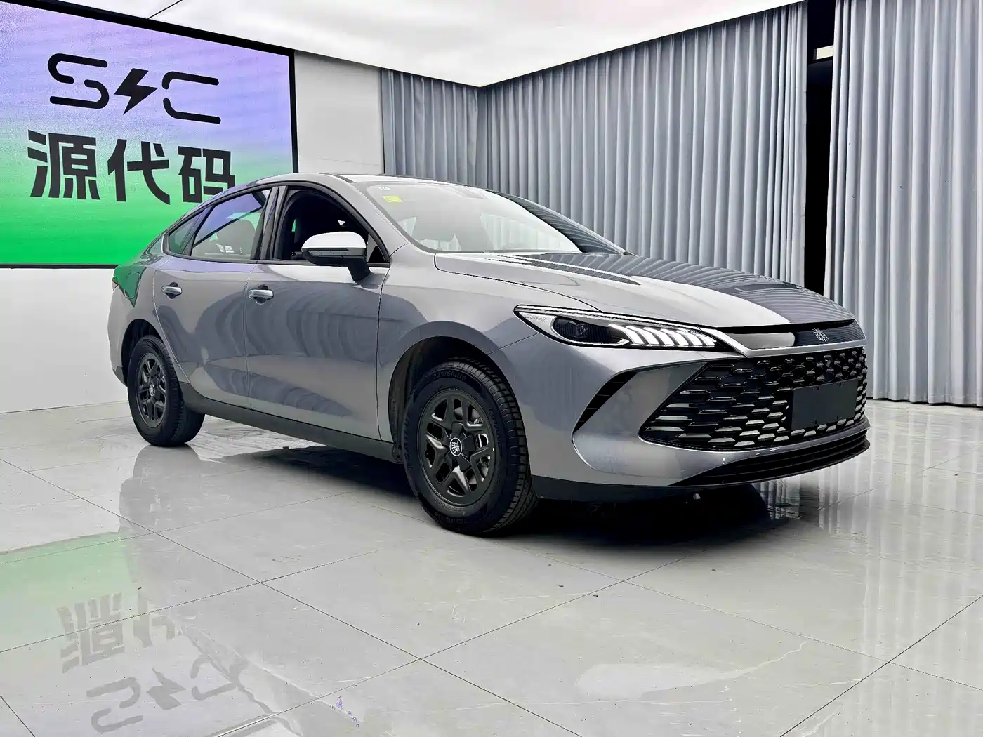 BYD Qin PLUS 2026 DM-i 128KM Progressive фото 3