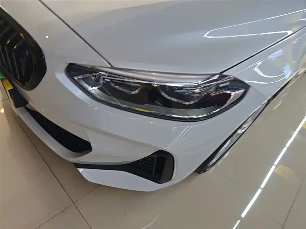 BMW 1 Series 2021 120i M Sport Shadow Edition фото 24