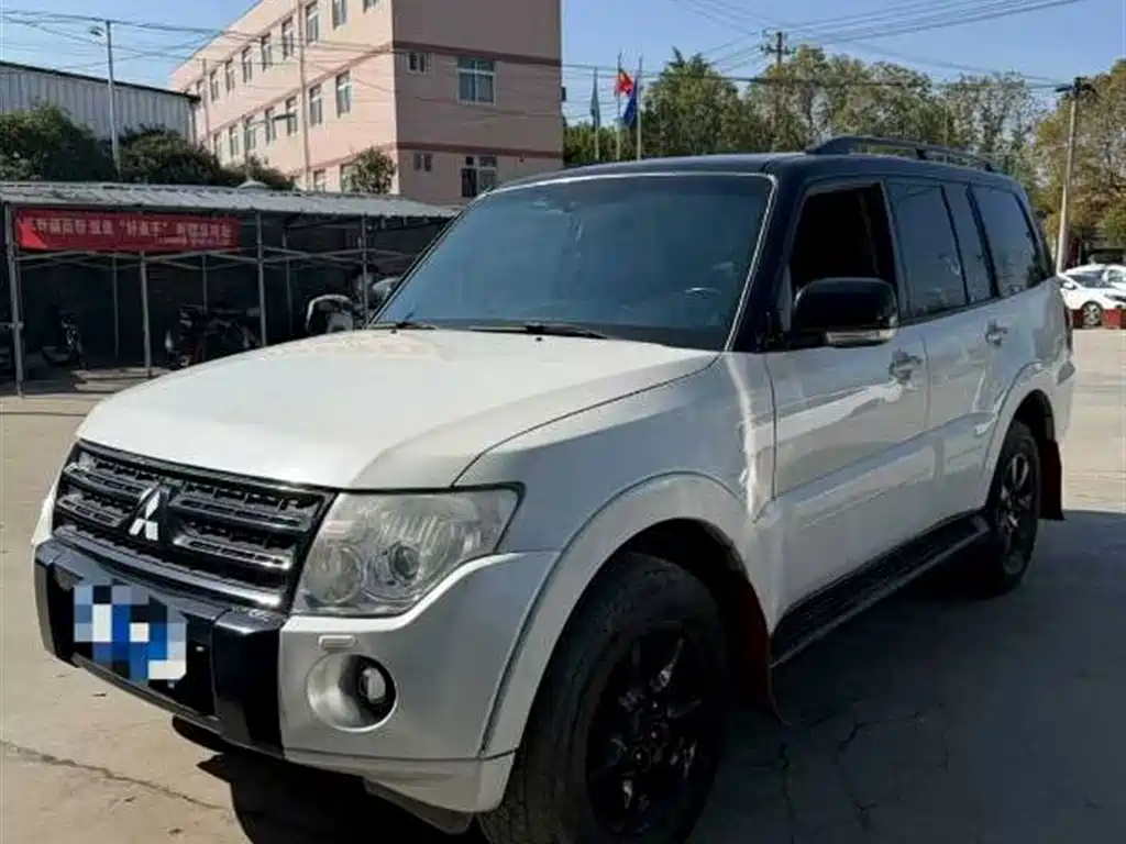 Mitsubishi Pajero (Import) 2011 3.0L Elite Premium Edition фото 2