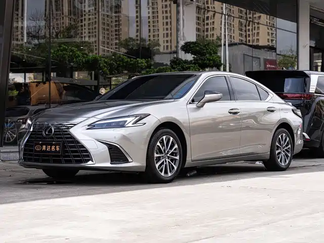  Lexus Lexus ES 2025 300h Ultimate Edition
