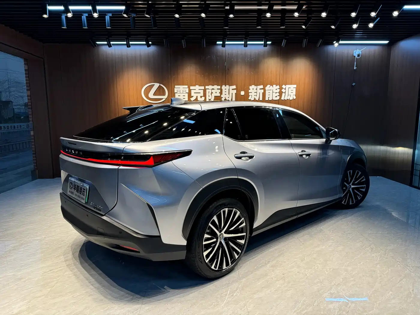 Lexus RZ 2023 450e 4WD Deluxe фото 3