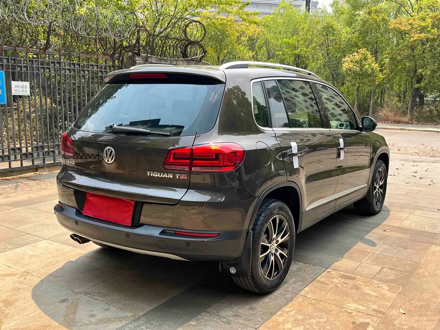 Volkswagen Tiguan 2015 1.8TSI Automatic 2WD Highline фото 6