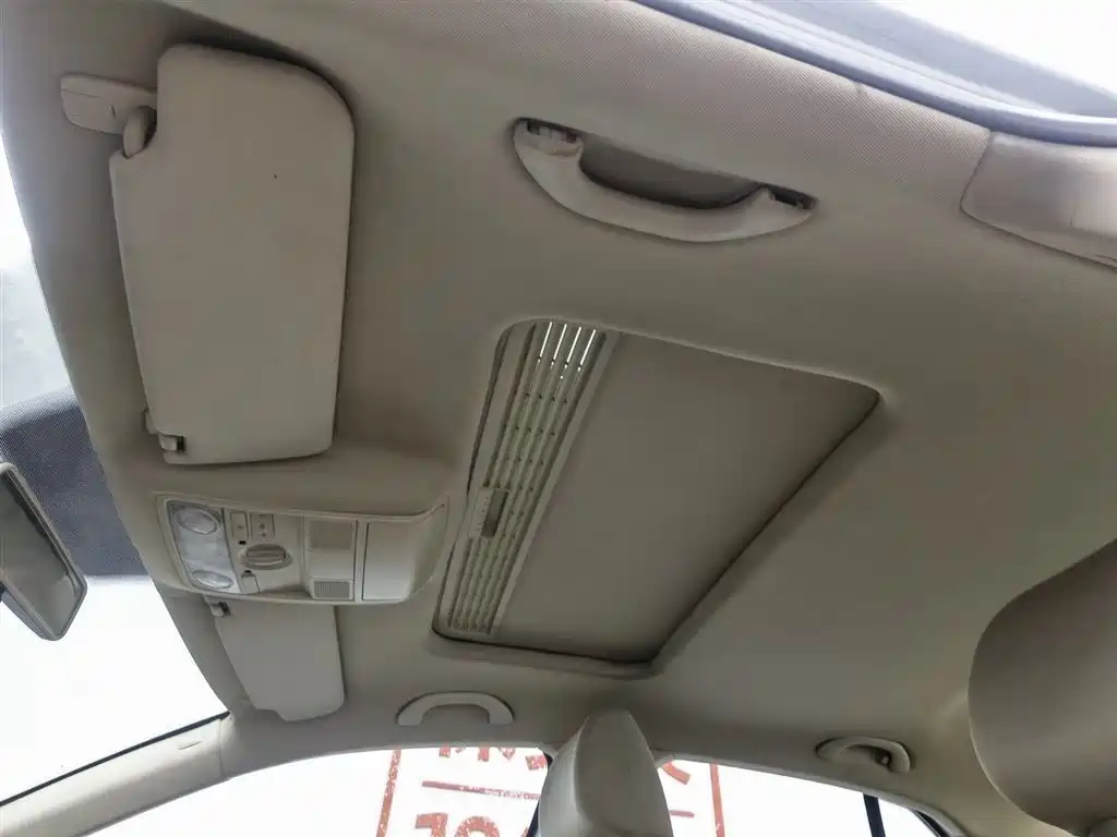 Volkswagen Sagitar 2011 1.6L Manual Comfort фото 14