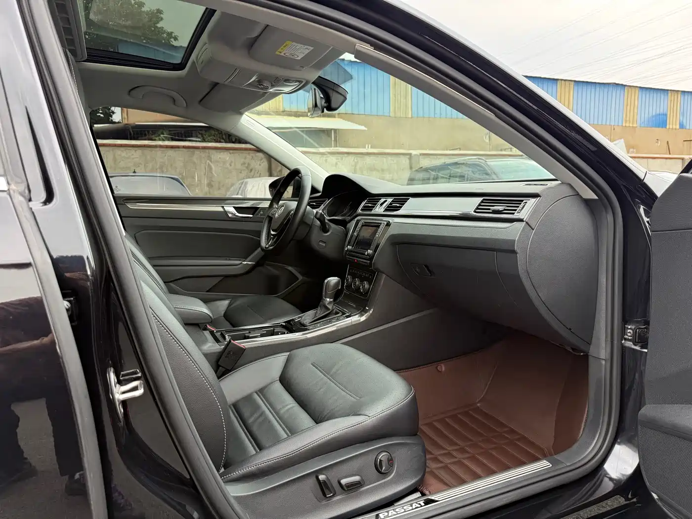 Volkswagen Passat 2017 330TSI DSG Luxury фото 16
