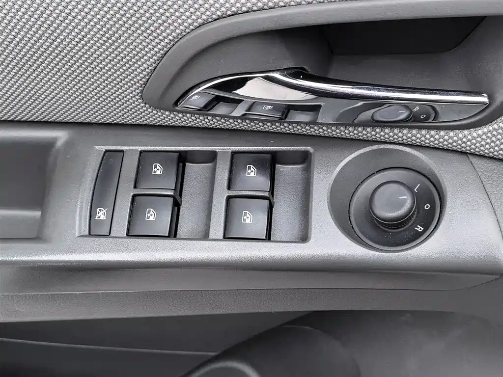 Chevrolet Cruze 2013 Model 1.6L SE AT фото 9
