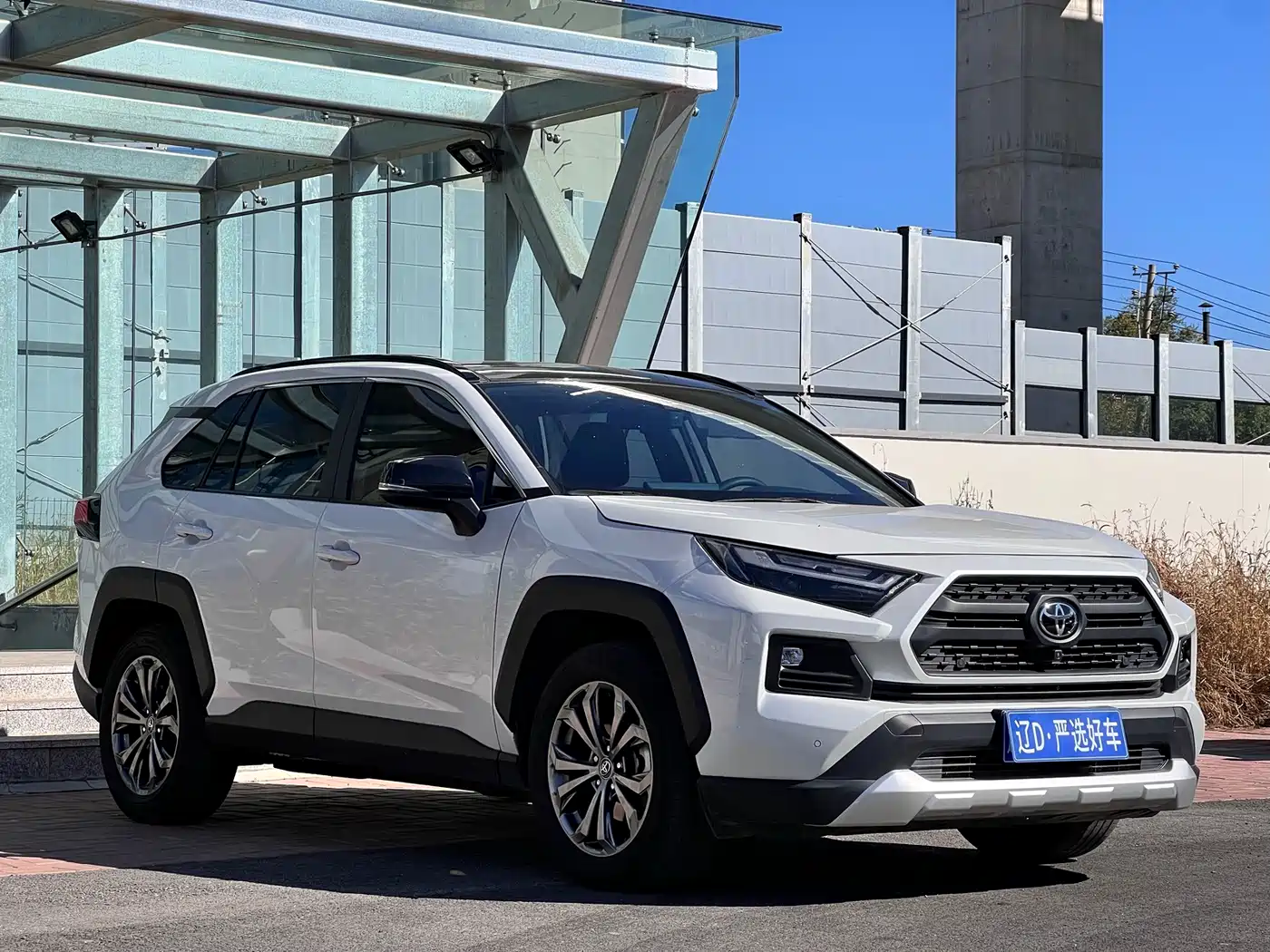Photo 3 - Toyota RAV4