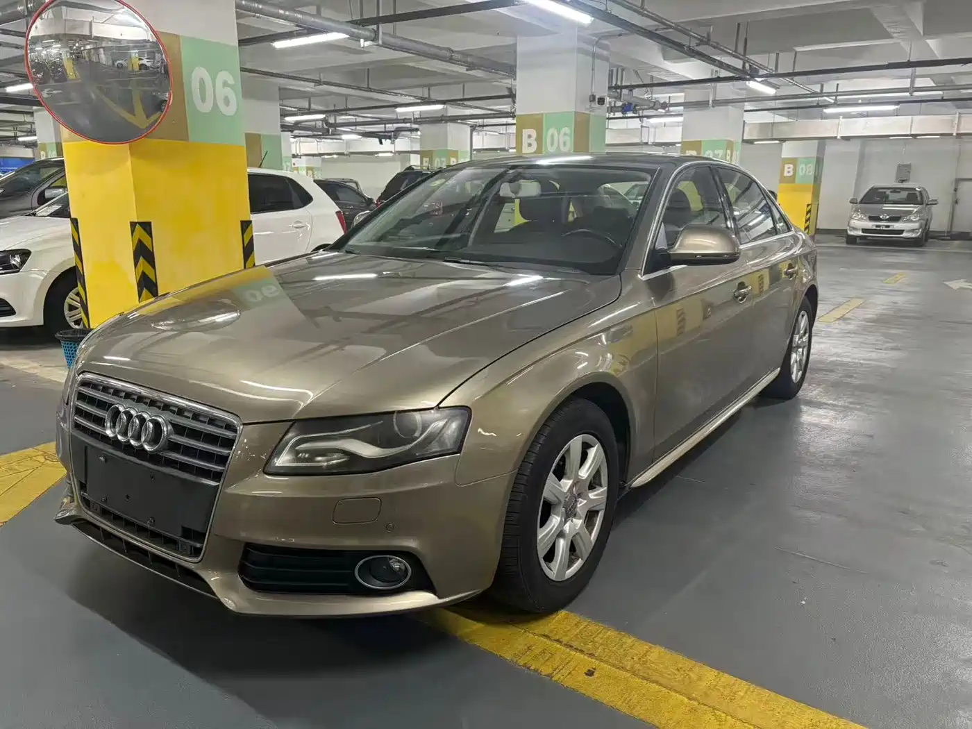 Audi A4L 2012 2.0 TFSI Auto Standard фото 2
