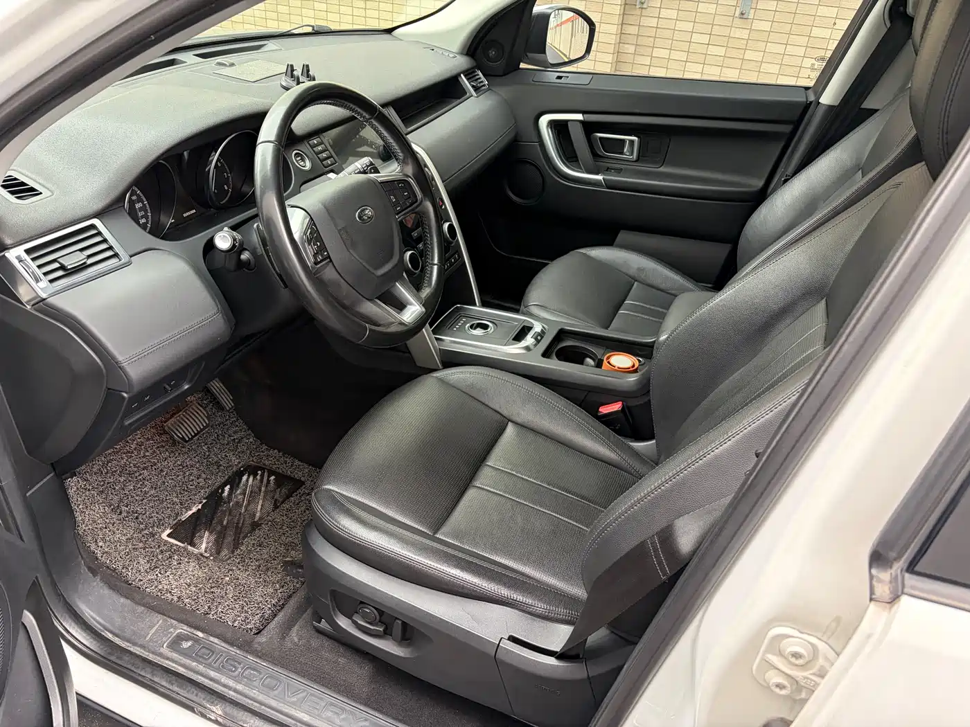 Land Rover Discovery Sport 2018 240PS SE Edition фото 4