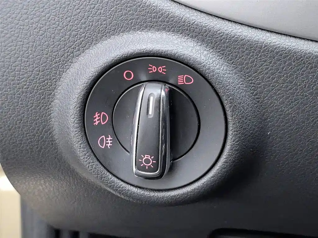 Volkswagen Lavida 2011 1.6L Manual Elegance Edition фото 21