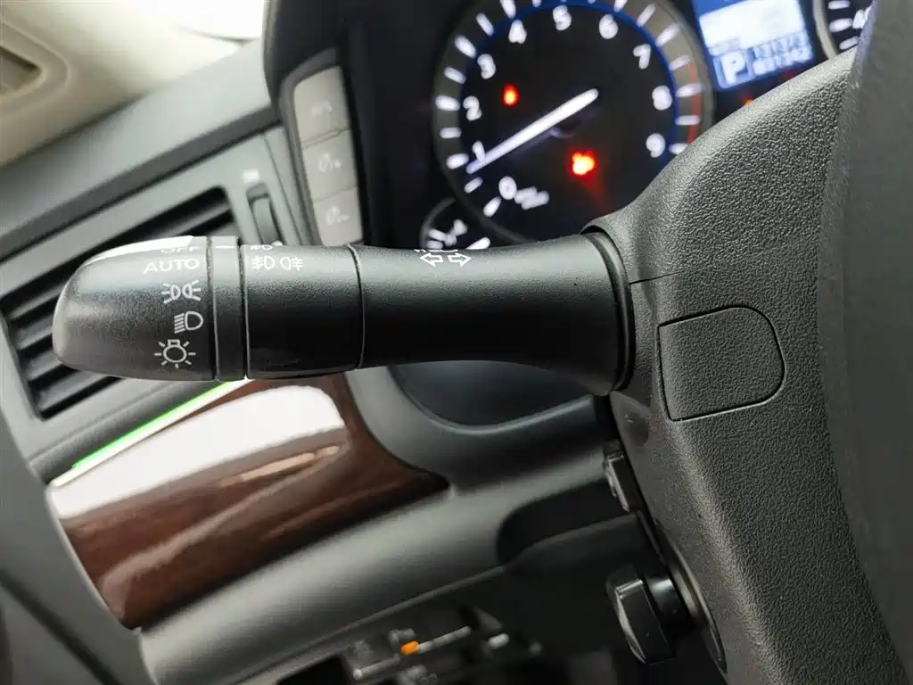 Infiniti Q70 2013 Q70L 2.5L Premium фото 21