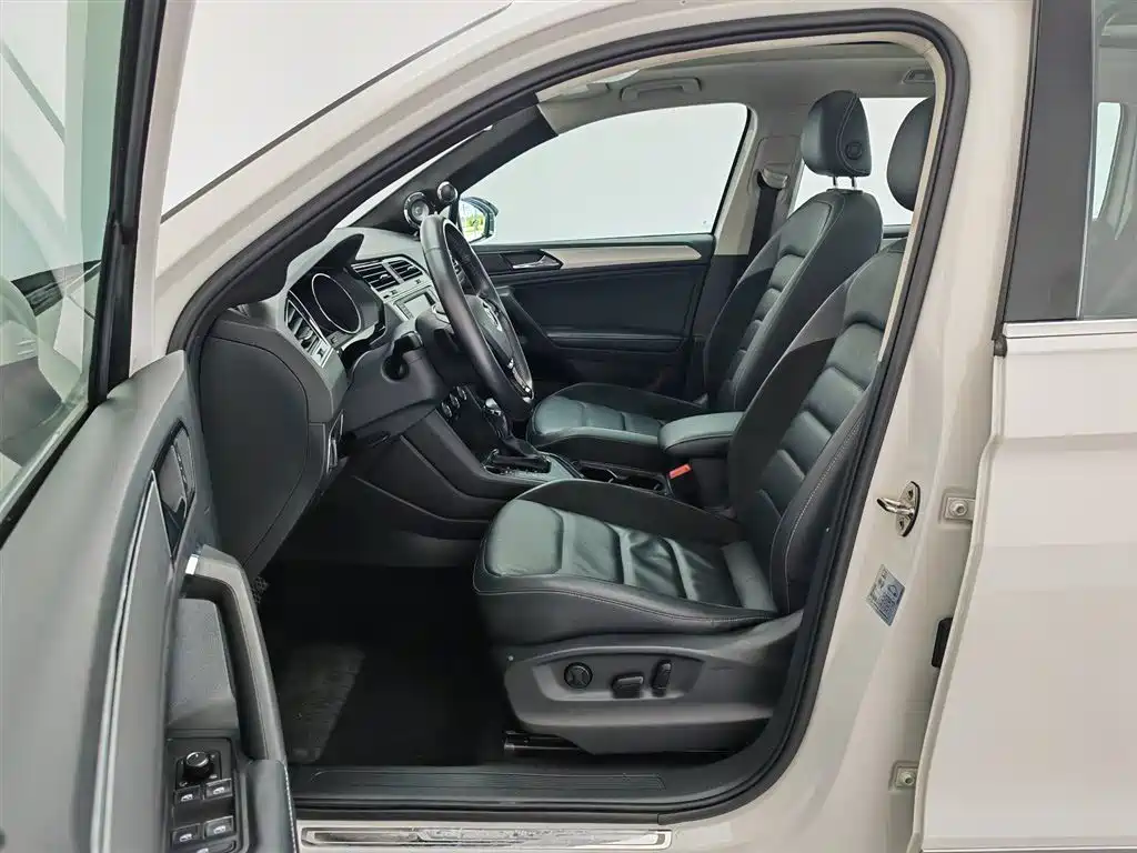 Volkswagen Tiguan L 2017 380TSI Automatic 4WD Luxury Edition фото 10