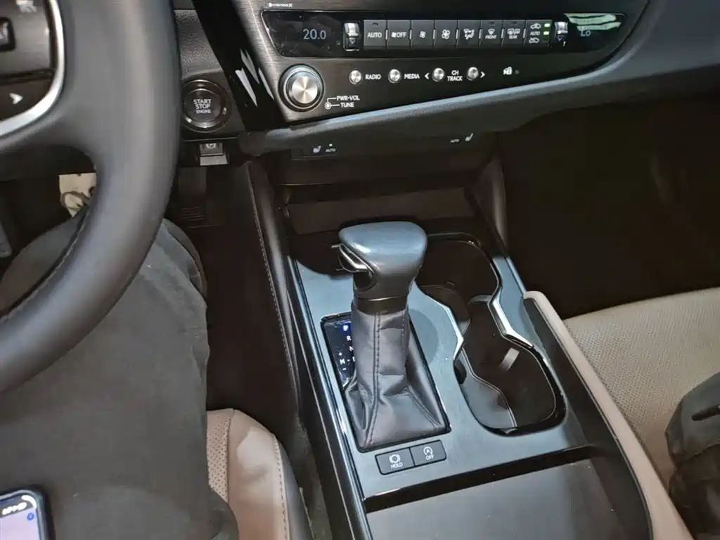 Lexus ES 2023 200 Excellence Edition фото 14