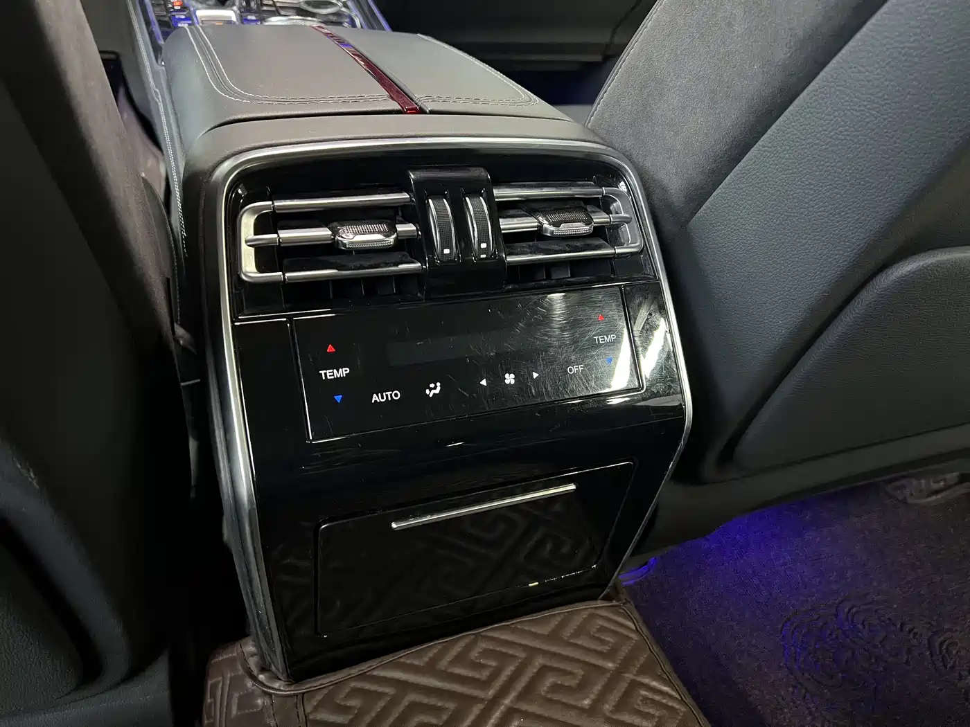 Hongqi H9 2020 3.0T Smart Connection Qi Chang Edition фото 12