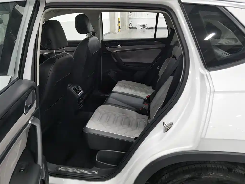 Volkswagen Tayron 2024 300TSI 2WD Luxury Plus Advanced фото 15