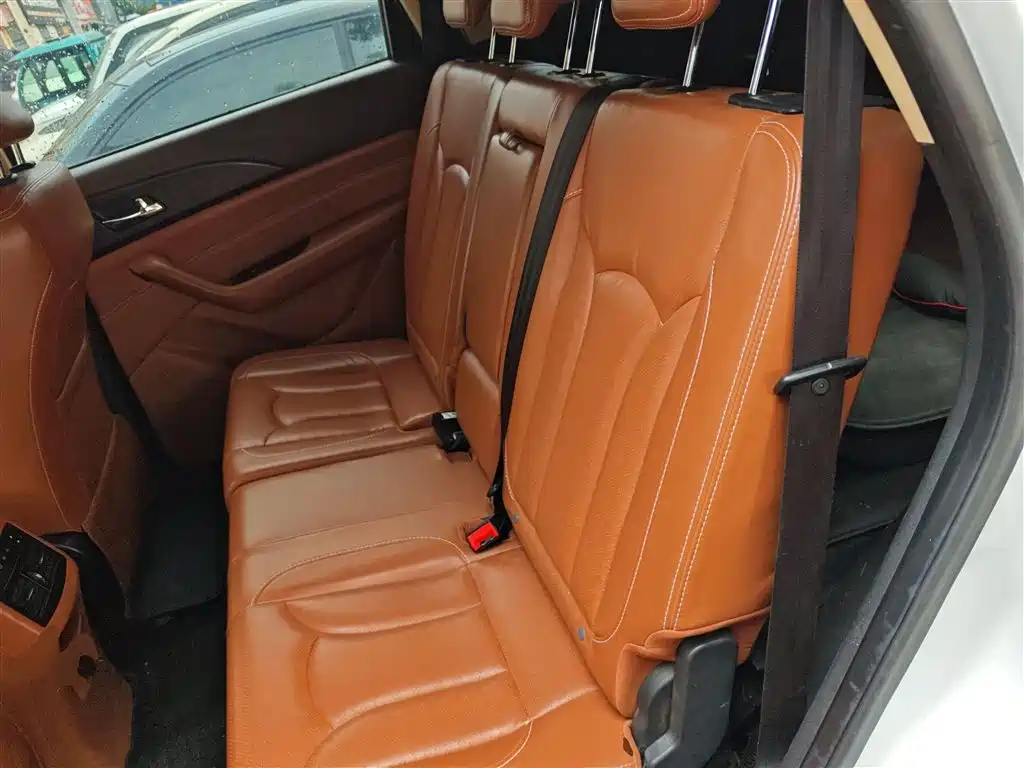 BAIC Huansu S7 2018 2018 1.5T Auto Premium Model