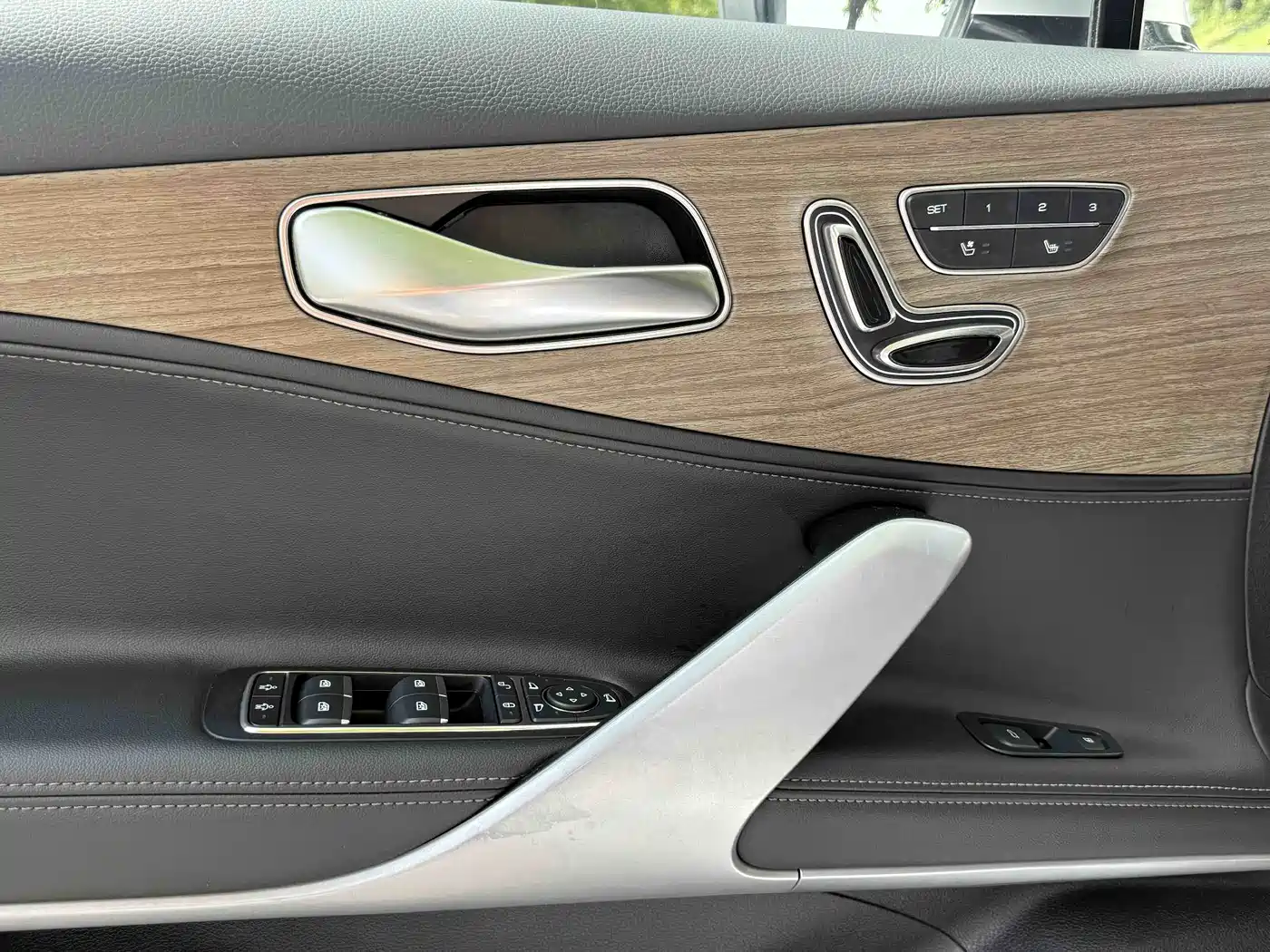 Denza X 2020 Model PHEV Flagship Edition фото 9