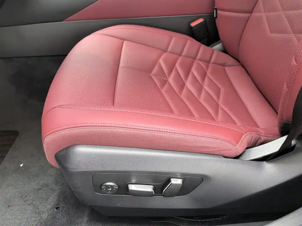 BMW 5 Series 2025 530Li Premium M Sport Package фото 20