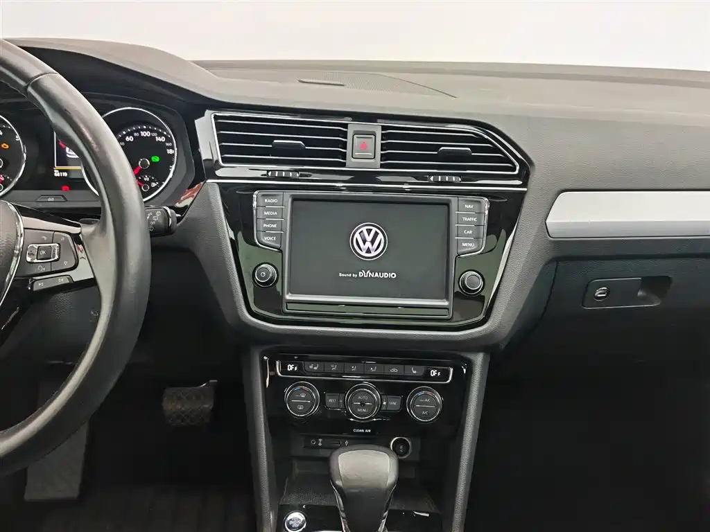 Volkswagen Tiguan L 2017 380TSI Automatic 4WD Luxury Edition фото 12