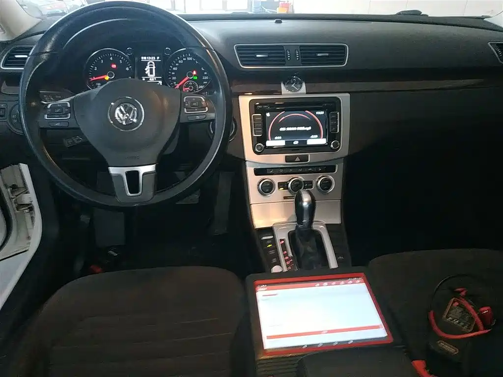Volkswagen Magotan (Import) 2012 Wagon 2.0TSI Comfort фото 6