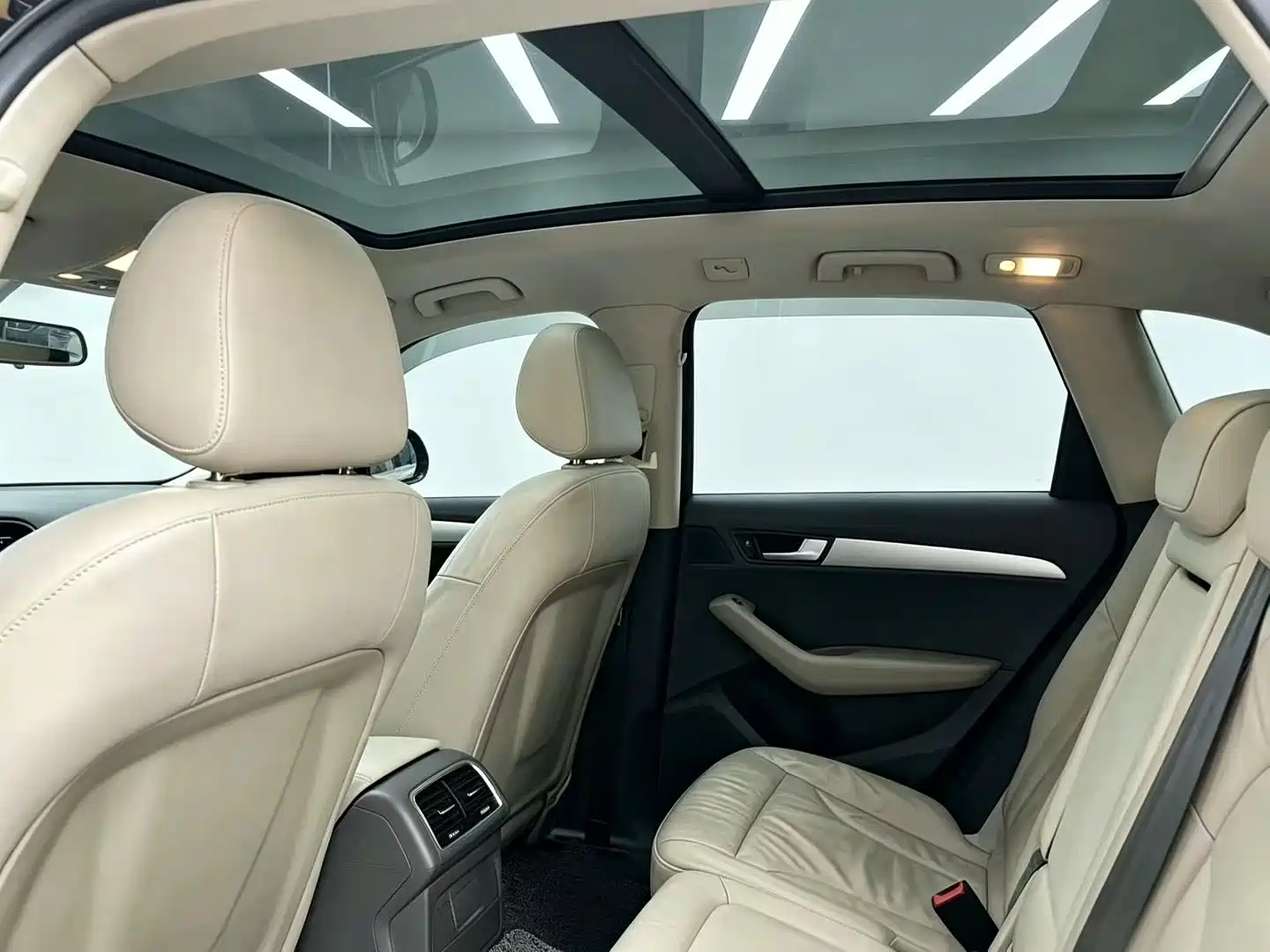 Photo 5 - Audi Q5