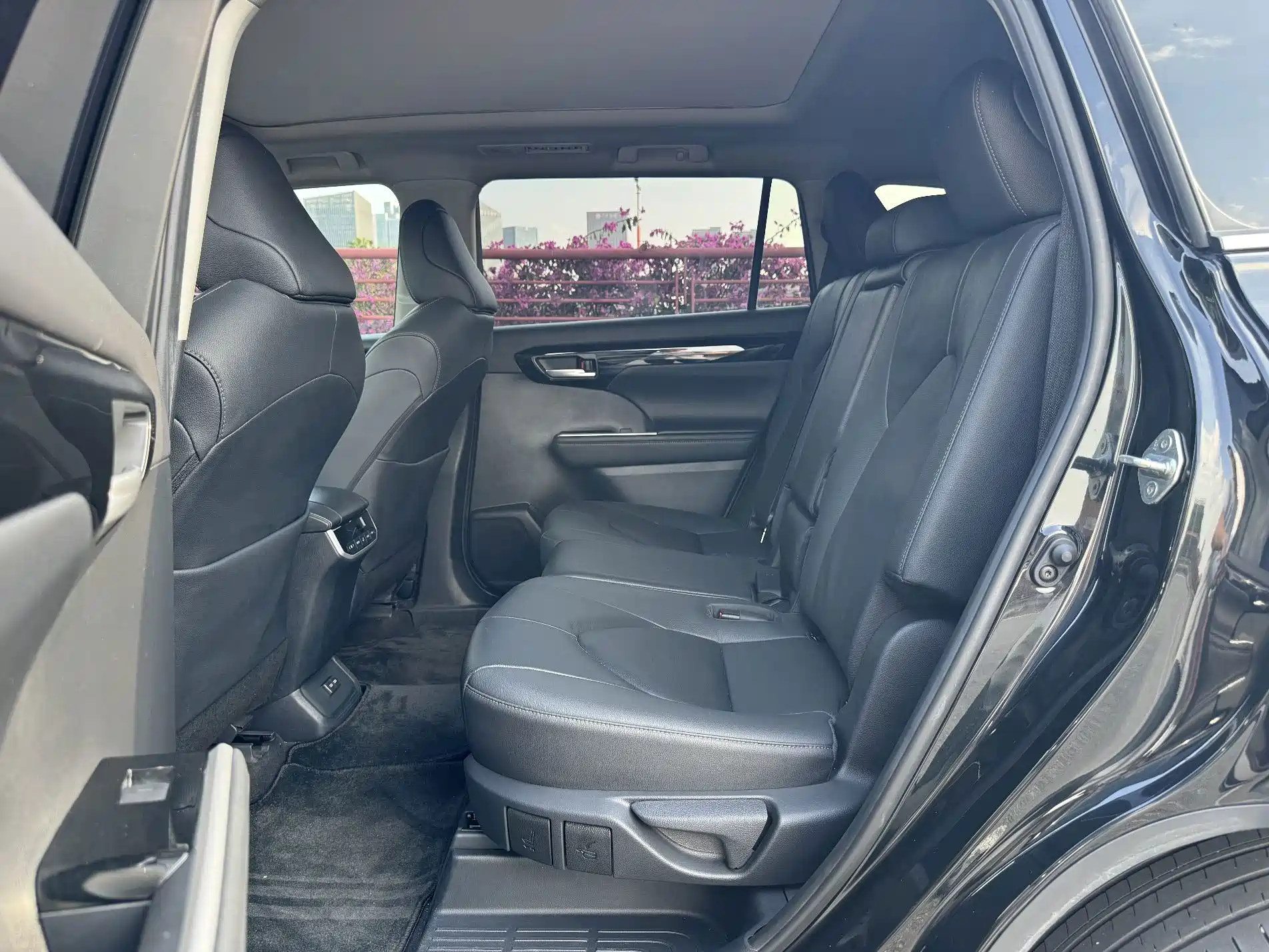 Photo 17 - Toyota Highlander
