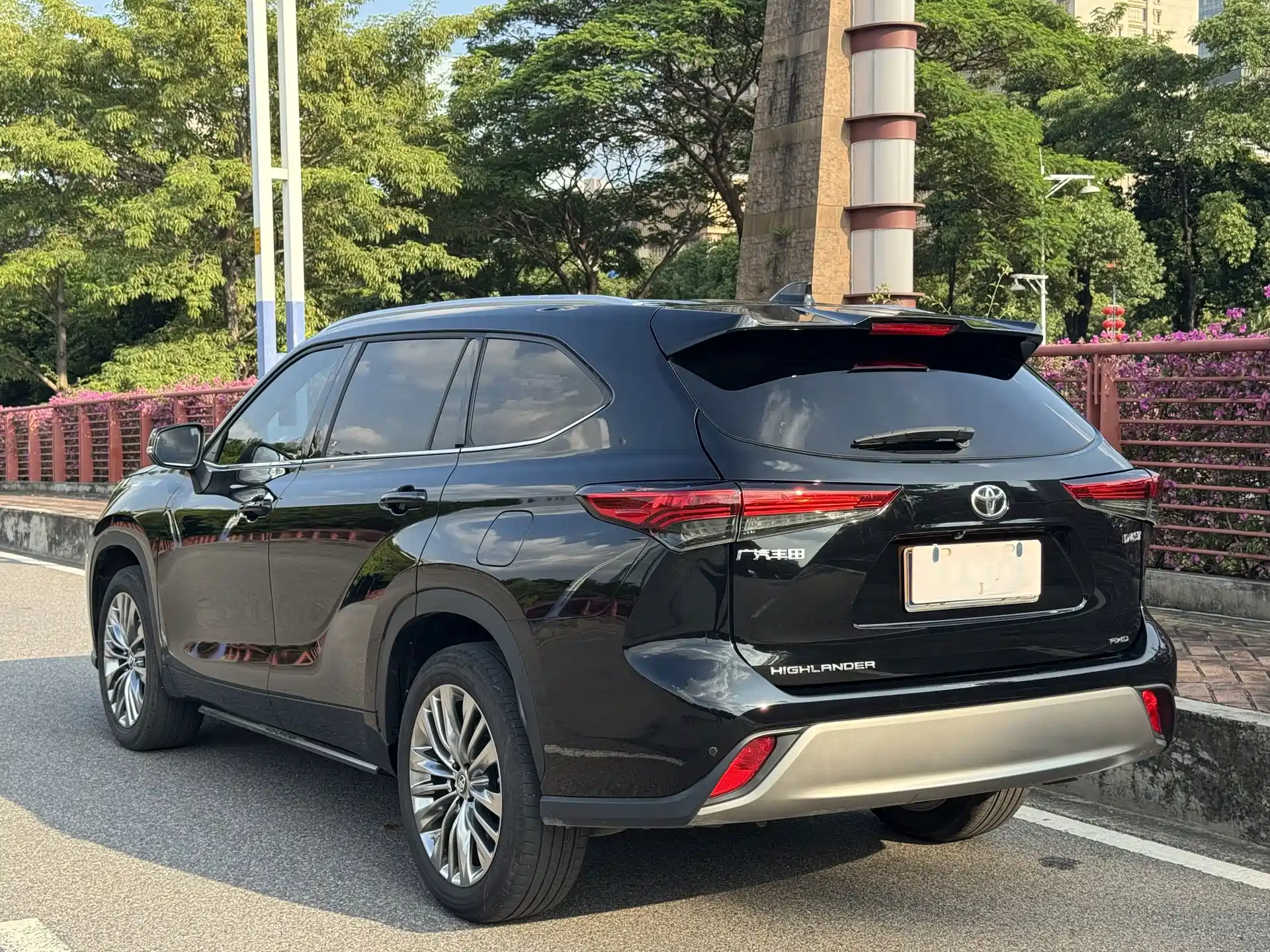 Photo 5 - Toyota Highlander