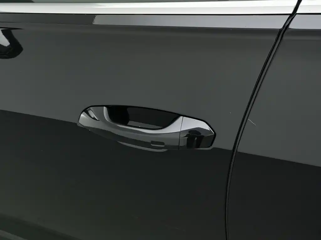 Фото 18 - Audi A6L