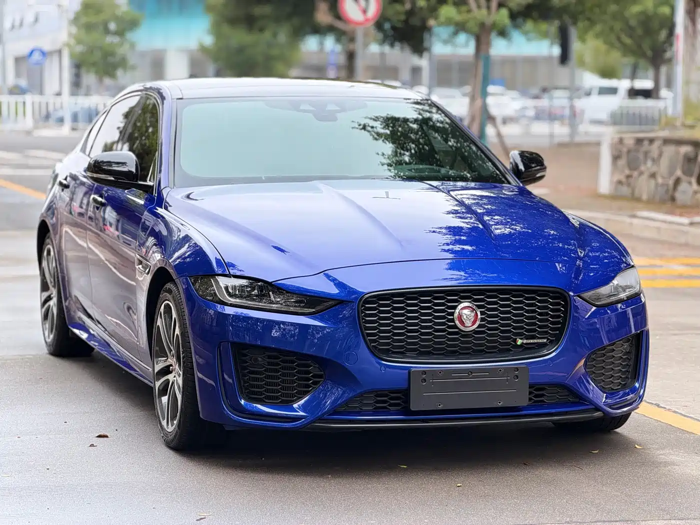 Photo 3 - Jaguar XEL
